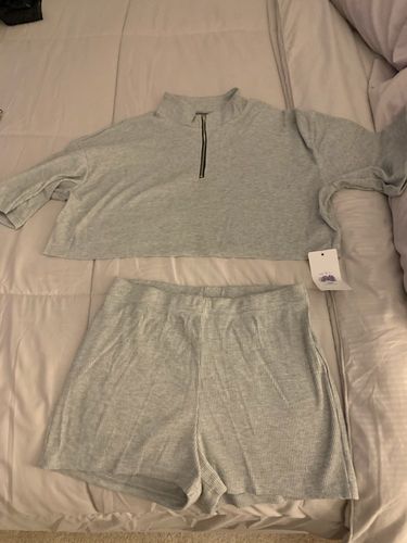 Customer photo review of Ensemble short et t-shirt over-size avec fermeture au col