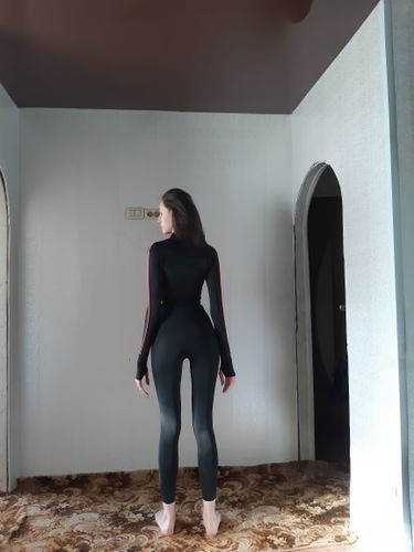 Customer photo review of Combinaison noir moulante avec bande fluo sur le côté