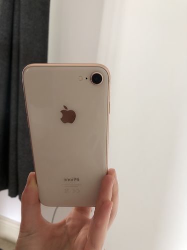 Customer photo review of Apple iPhone 8 64GB Gold Unlocked Refurbished Excellent