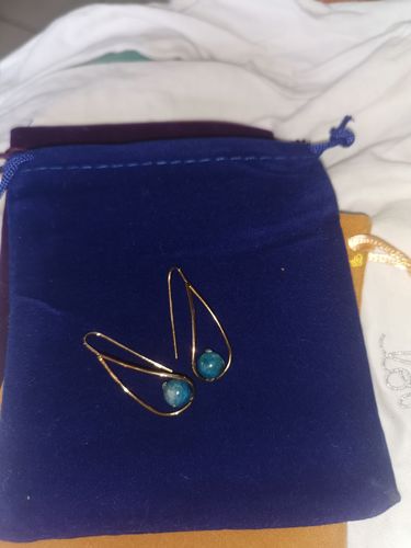 Customer photo review of BOUCLES GOUTTE APATITE BLEU plaqué or