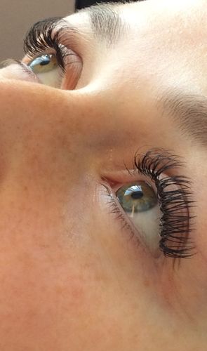 Customer photo review of 0.20 Flat Split Tip Cashmere Eyelash Extensions (16 lines)