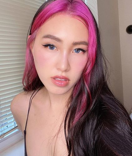 Customer photo review of Icoloured® Queen Blue Colored Contact Lenses