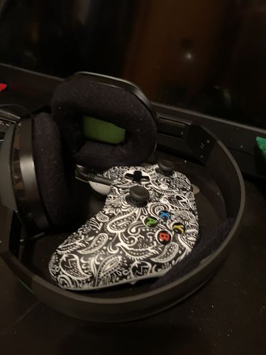 Customer photo review of White Motif - XBOX One Controller Skin