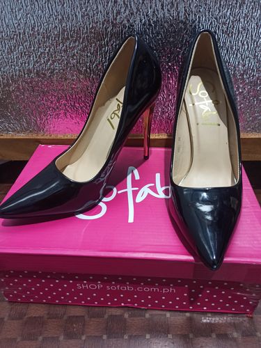 Customer photo review of Joel Heel Pumps