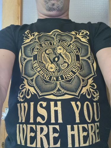 Customer photo review of Pink Floyd - Wish You Were Here - Men's T-Shirt