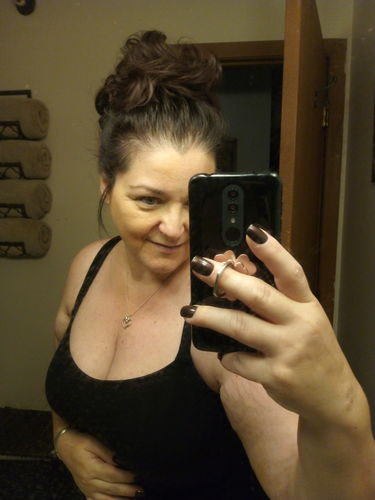 Customer photo review of JuvaBun Messy Bun