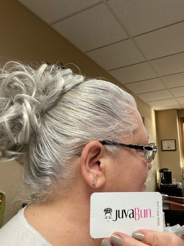 Customer photo review of JuvaBun Messy Bun