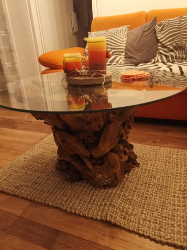 Customer photo review of Wurzelholz Couchtisch IKAL Tisch ink.Glasplatte Ø 80cm