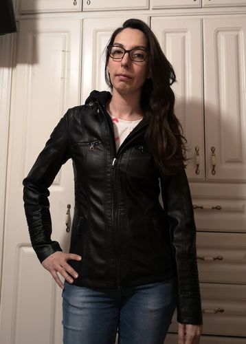 Customer photo review of Kasdeya Leather Jacket