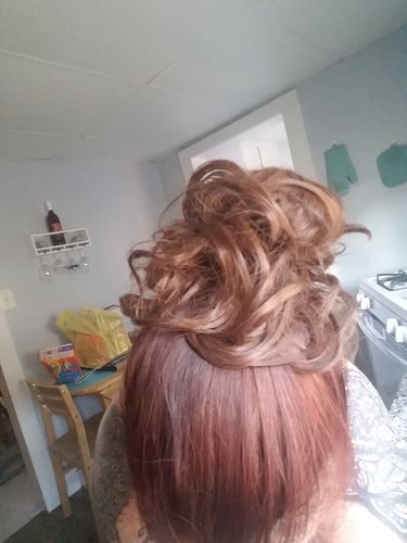 Customer photo review of JuvaBun Messy Bun