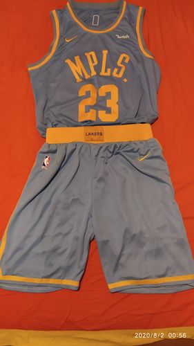 Customer photo review of SHORT LAKERS MPLS