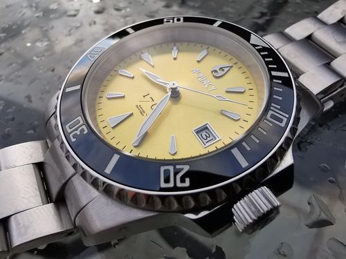 Customer photo review of Aquacy 1769 Hei Matau Men's Automatic 300M Yellow Diver Watch 1769.Y.B.S