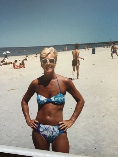 Customer photo review of AG Spray Gel with Bronzer - SPF 15