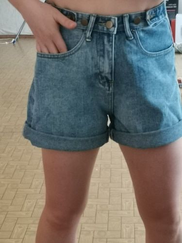 K A. review of High waist side leg denim jean shorts L004# image 1 out of 1