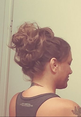 Customer photo review of JuvaBun Messy Bun