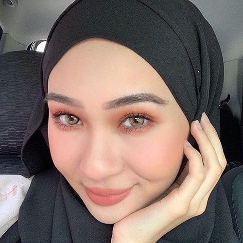Customer photo review of Icoloured® Amber Brown Colored Contact Lenses