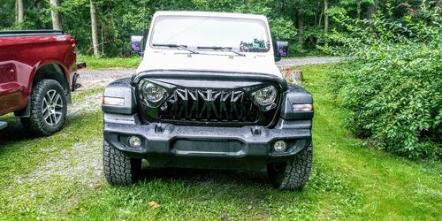 Customer photo review of Shark Grille - Glossy Black (18-19 Wrangler JL)