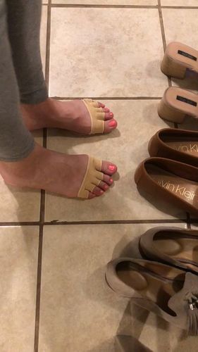 Customer photo review of 【Hot Sale】Comfortable Non-slip Corrective Toe Socks