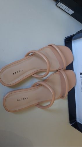 Customer photo review of Laric Beige