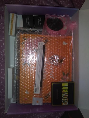 Customer photo review of King-Size Gift Box