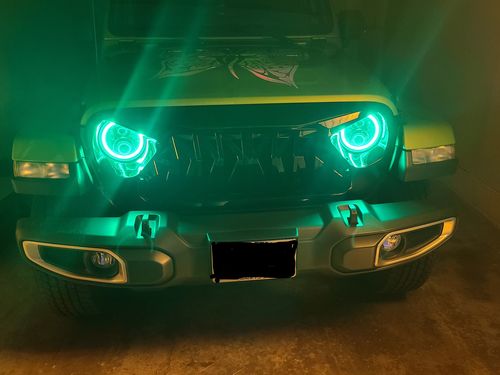 Customer photo review of Shark Grille - Glossy Black (18-19 Wrangler JL)