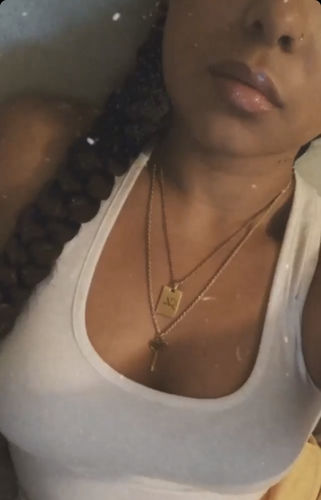 Customer photo review of SHE Necklace