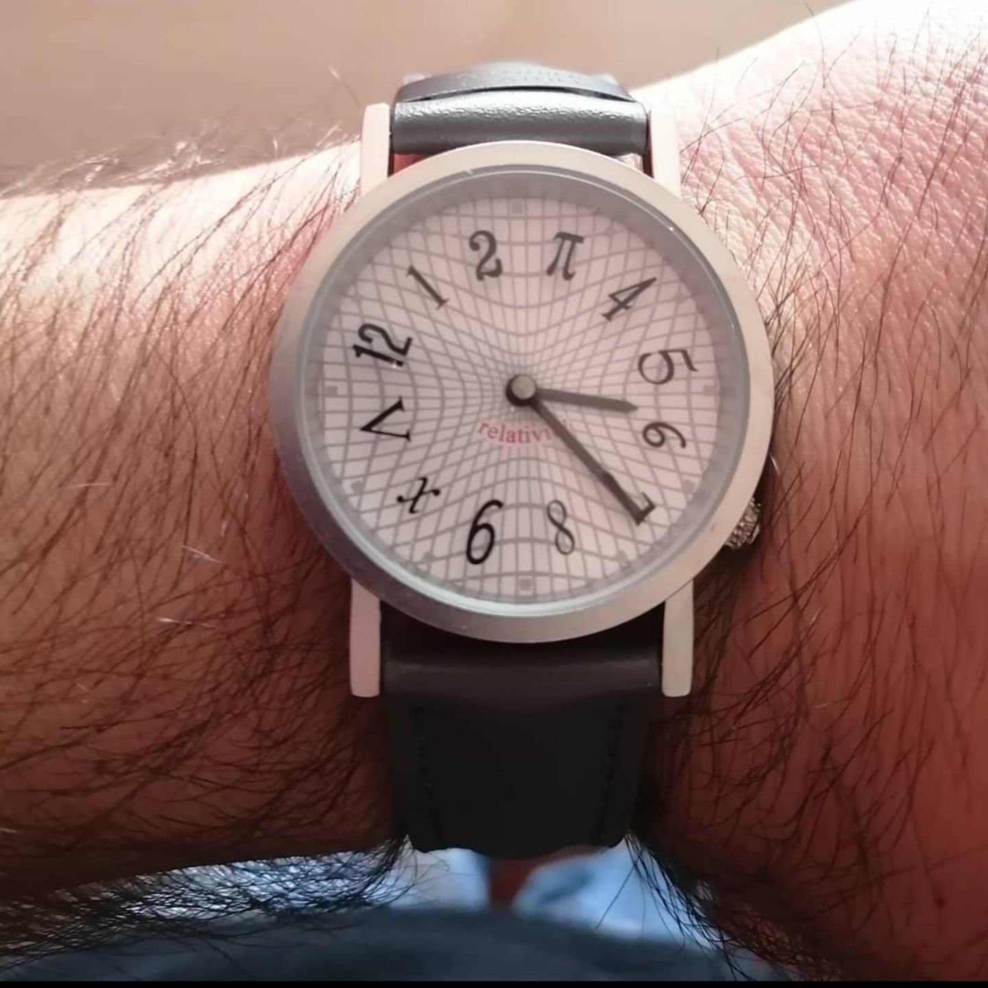 Customer photo review of Reloj Análogo Philosophers Guild Relatividad de Einstein 33 mm