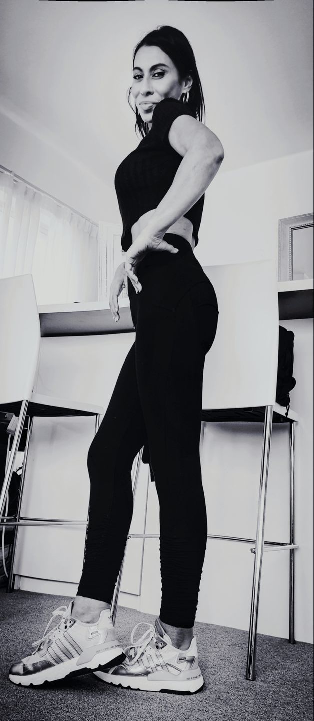 Customer photo review of High waist Butt lifting Jeggings - Black