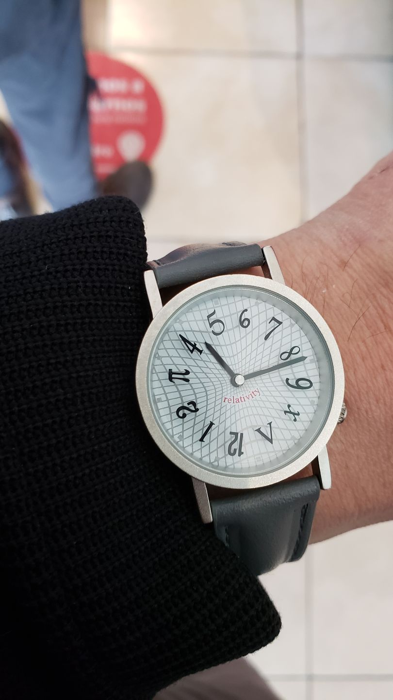 Customer photo review of Reloj Análogo Philosophers Guild Relatividad de Einstein 33 mm