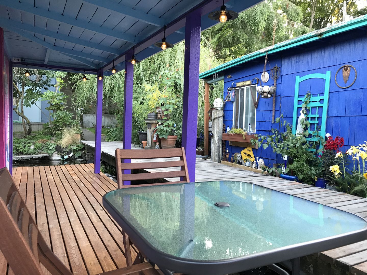 Customer photo review of Patio Metal Light Bulb Shade for Outdoor Commercial String Lights, E26, Black