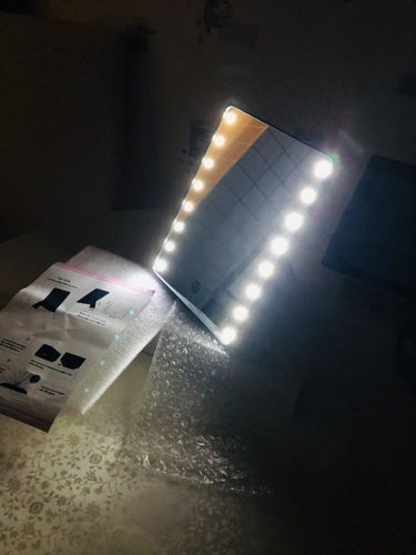 Customer photo review of 16 LEDs Makeup Mirror with Touch Screen and Adjustable Brightness - Battery Operated