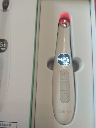 Customer photo review of Electric Anti Wrinkle Eye Massager whit Heat and LED Screen - USB Rechargeable
