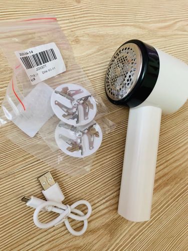 Customer photo review of Electric Lint Remover Fuzz Shaver for Fabric Clothes and Sweater