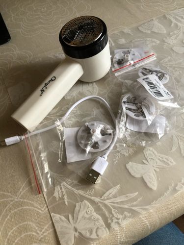 Customer photo review of Electric Lint Remover Fuzz Shaver for Fabric Clothes and Sweater