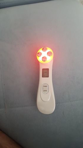 Customer photo review of 5-in-1 EMS Electroporation RF Radio Frequency LED Photon Therapy for Skin Tightening - Acne Wrinkles Removal