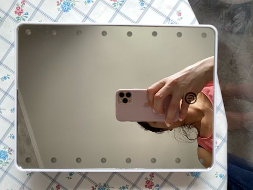 Customer photo review of 16 LEDs Makeup Mirror with Touch Screen and Adjustable Brightness - Battery Operated