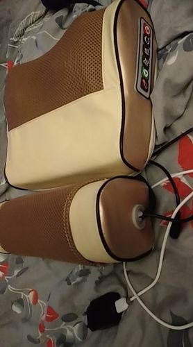 Customer photo review of 2-in-1 Multifunctional Shiatsu Cervical Neck Shoulder Back Massage Pillow With Removable Pillow