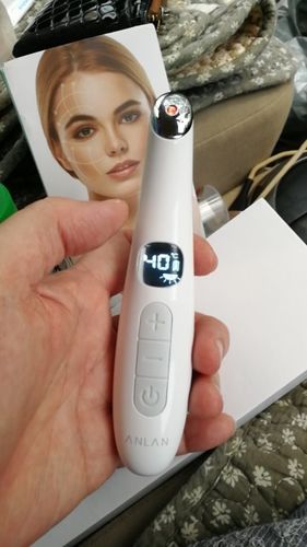 Customer photo review of Electric Anti Wrinkle Eye Massager whit Heat and LED Screen - USB Rechargeable