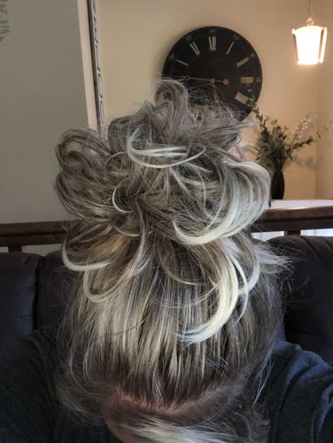 Customer photo review of JuvaBun Messy Bun