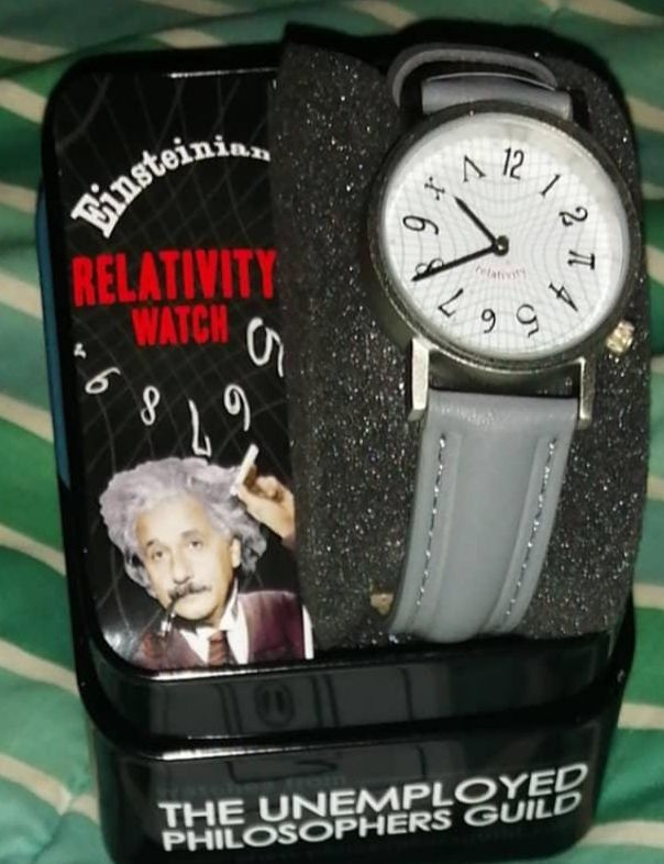 Customer photo review of Reloj Análogo Philosophers Guild Relatividad de Einstein 33 mm