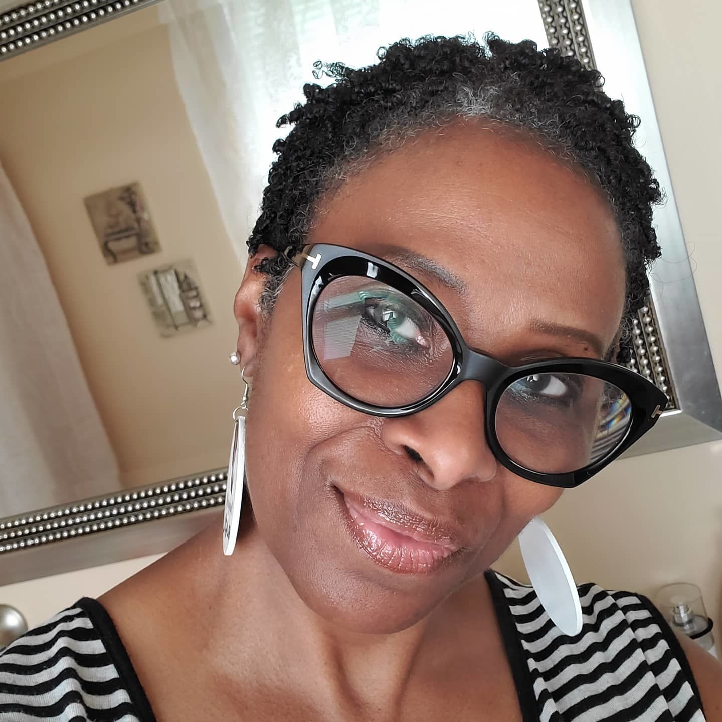 Customer photo review of Hair Growth Serum for Curly Hair with Organic Castor Oil for Strengthening and Vanilla Berry Fragrance