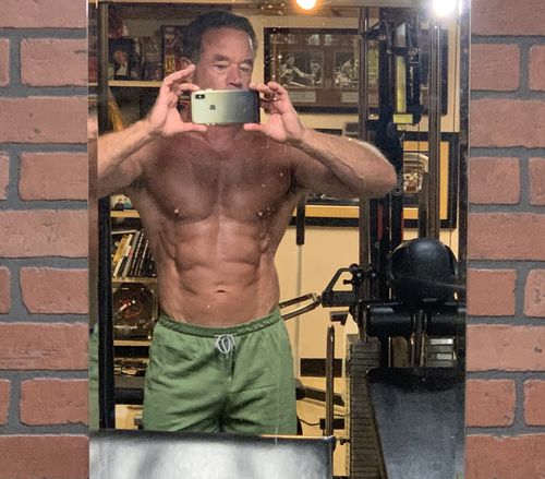 Customer photo review of 7" Pocket Hybrid Shorts