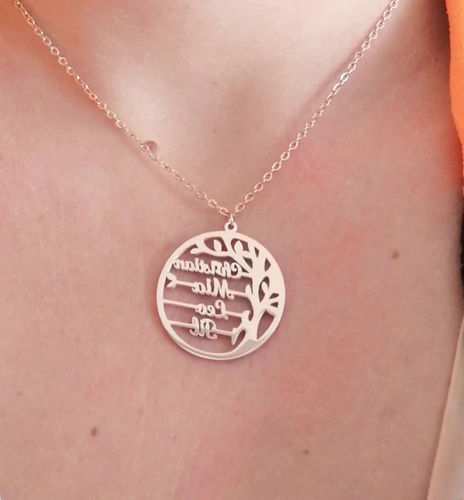 Customer photo review of DODORI Lebensbaum Kette mit eingravierten Namen