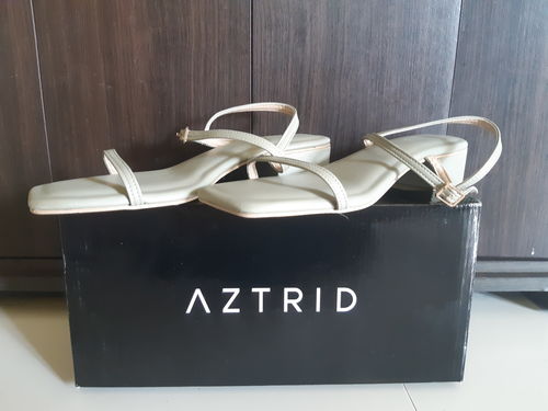 Customer photo review of Carly Olive Green Leather