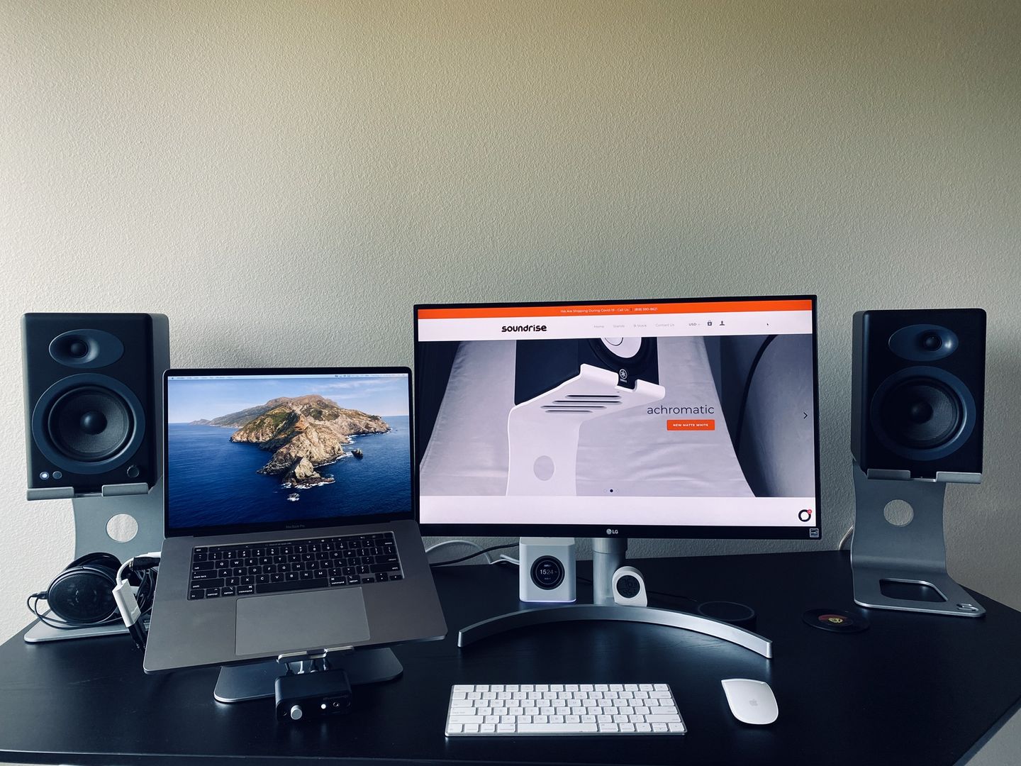 Customer photo review of SOUNDRISE PRO Studio Monitor Stands 9" | Made in USA | Pair
