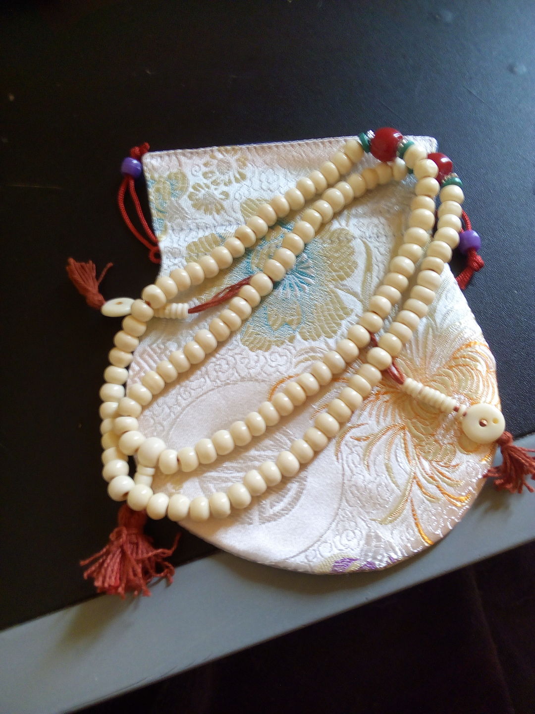 Customer photo review of Mala Tibétain | Os de Yak | 2 Couleurs | 9mm
