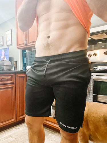 Customer photo review of 7" Pocket Hybrid Shorts