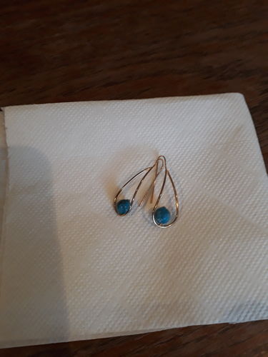 Customer photo review of BOUCLES GOUTTE APATITE BLEU plaqué or