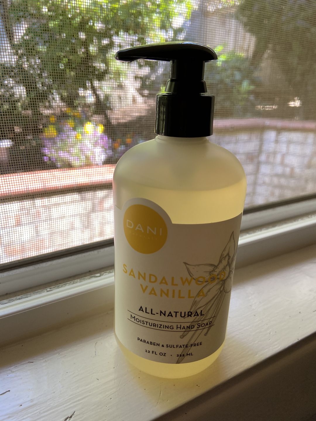 Customer photo review of Sandalwood Vanilla Liquid Hand Soap