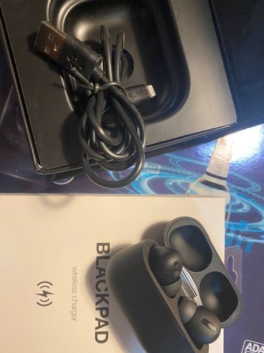 Customer photo review of Black Pad Wireless Charger